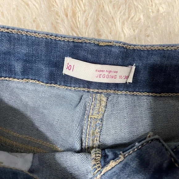 SO Blue Skinny Jean Distressed - Picture 2 of 8